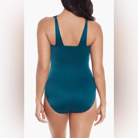 Miraclesuit Illusionist Azura Underwire One Piece
Swimsuit In Nova Size 16 New - Picture 2 of 10
